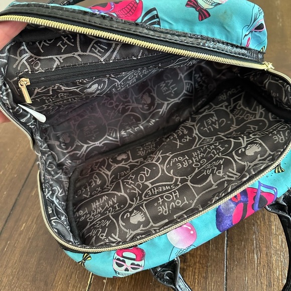 Betsy Johnson cosmetics bag - Picture 4 of 12